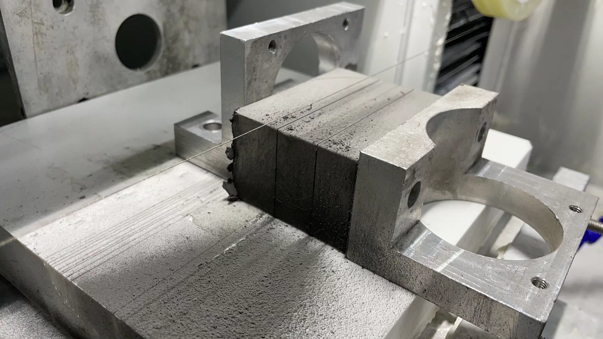 La cortadora de hilo de diamante sin fin es una máquina herramienta perfecta para el corte de precisión Beneficios económicos y ventajas de costos del corte con hilo diamantado circular