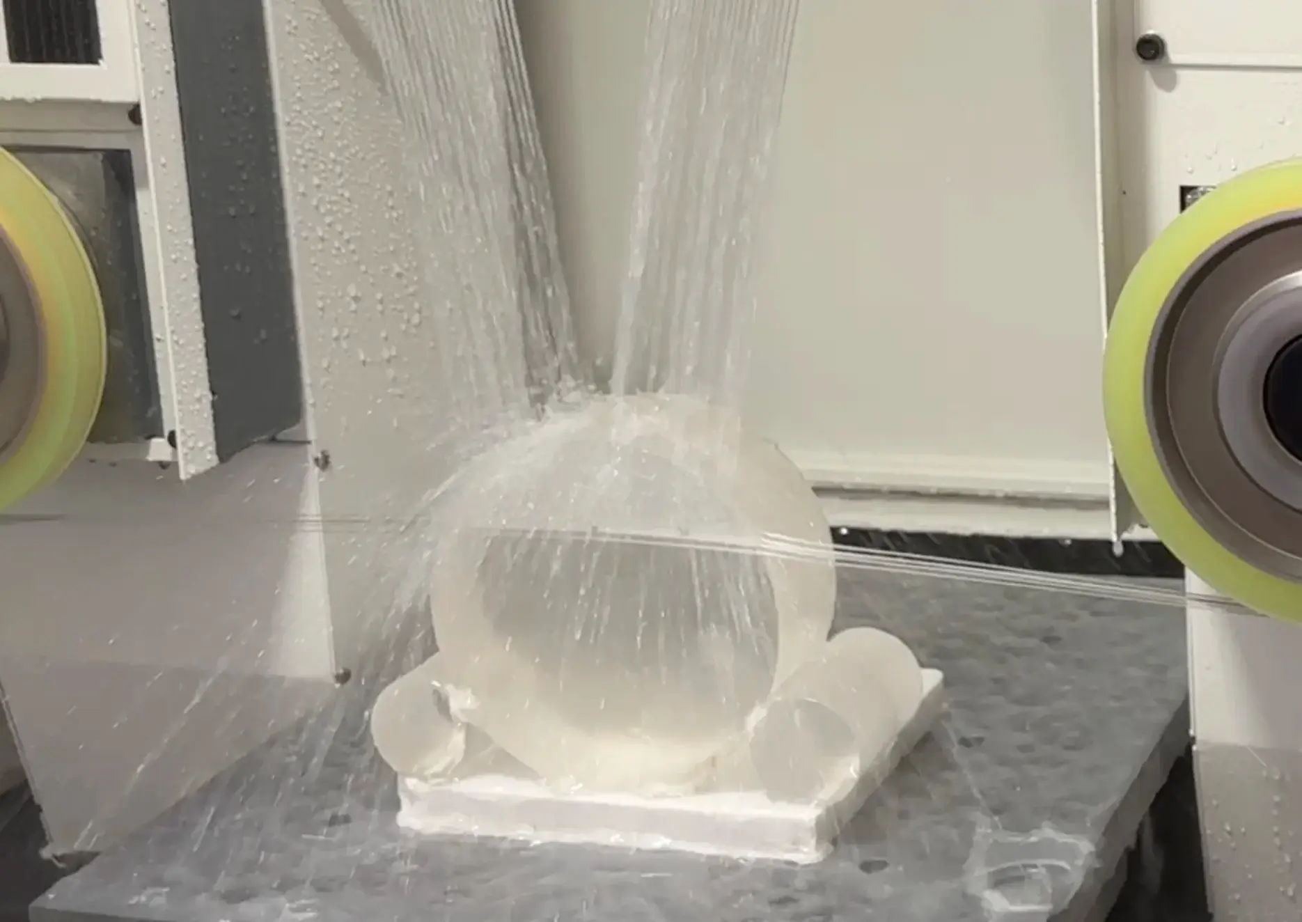 La cortadora de hilo de diamante sin fin es una máquina herramienta perfecta para el corte de precisión Corte de zafiro de precisión: Perspectivas y retos