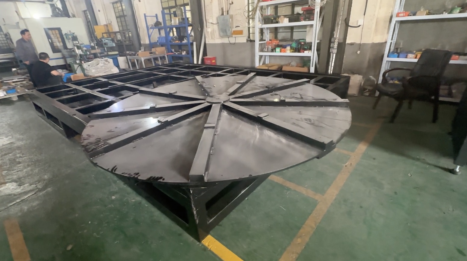 La scie à câble diamanté sans fin est une machine-outil parfaite pour les coupes de précision. Coupe de verre de 3 mètres