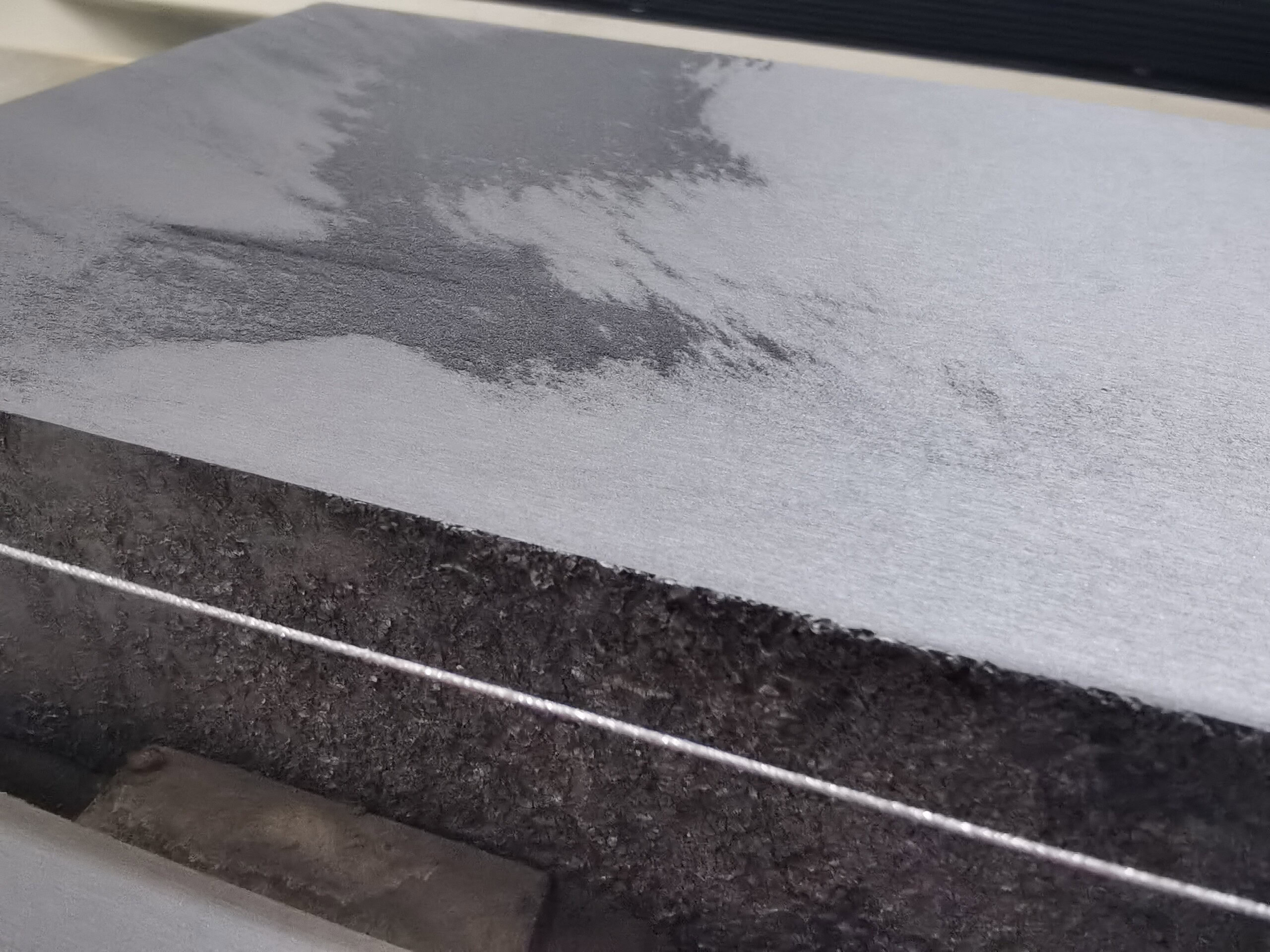 グラファイトワイヤーソー切断面 - 平らで欠けがない