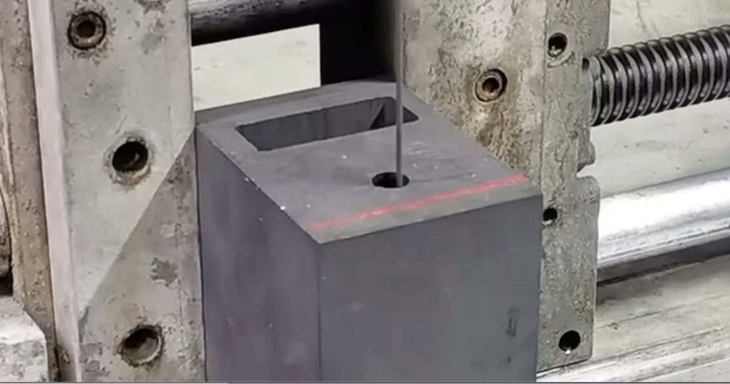 グラファイト輪郭内穴切削ソリューションの結果